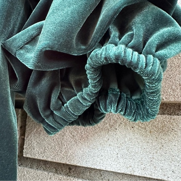 MSK 1X Emerald Velvet Off Shoulder Lantern Sleeve Top Holiday Glam Romantic - Picture 11 of 11